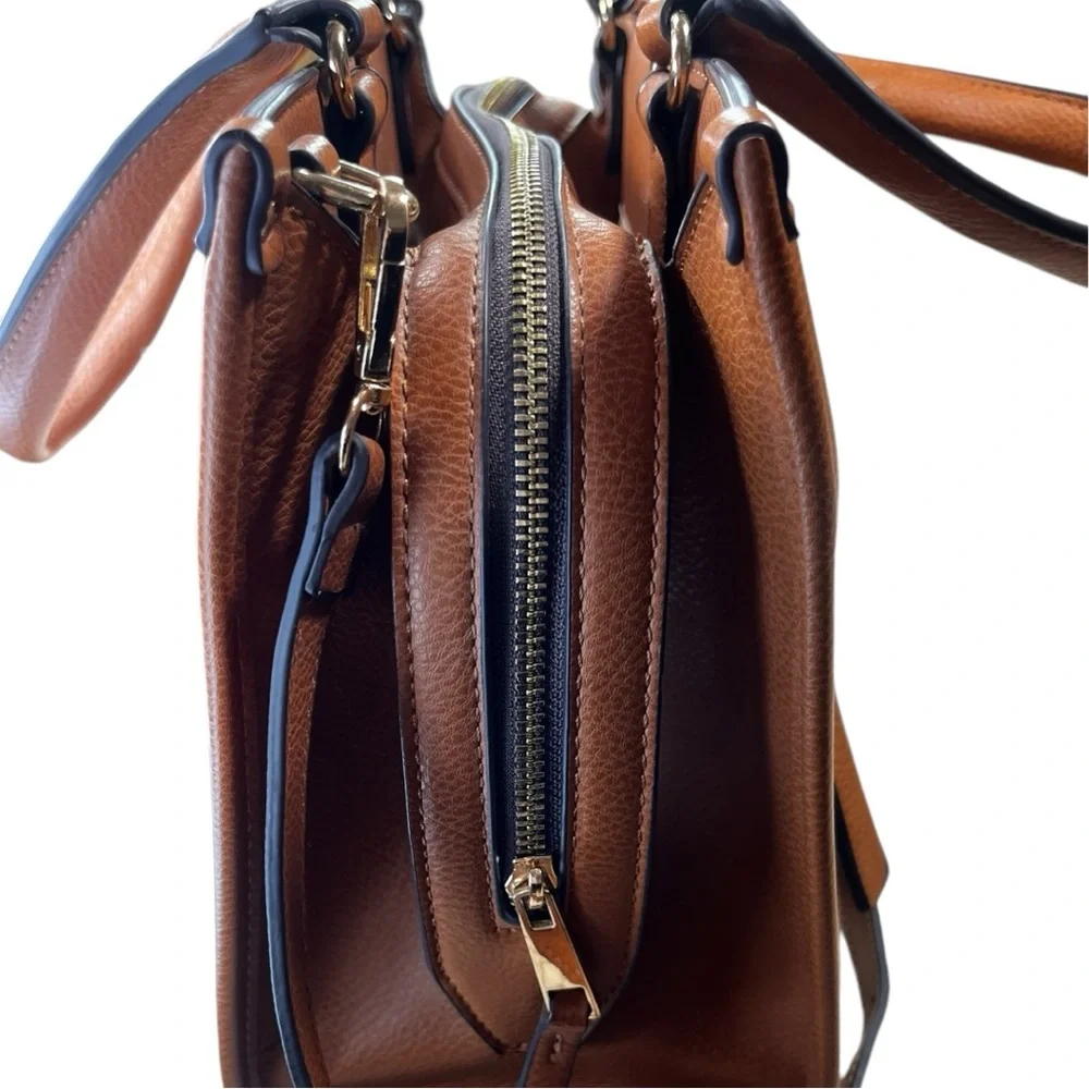 Aldo  Brown Faux Leather Crossbody Handbag
Zipper Close Purse Removable
Strap. - Picture 5 of 15